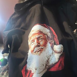 Super cute Santa trump size small t shirt